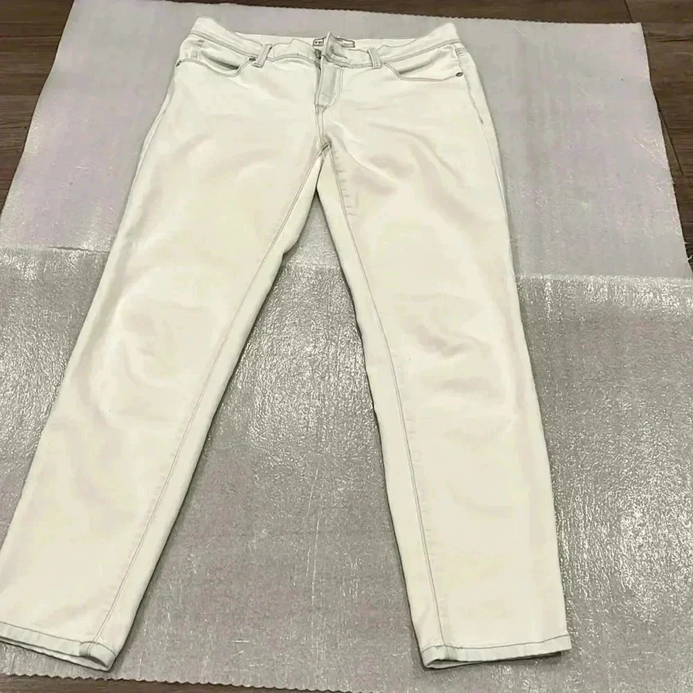 [W26Inseam25]Free People Straight Leg  White Skinny Jeans